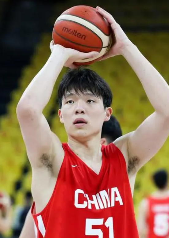 杨瀚森：NBA夏联崭露头角的中国新星

2025年NBA夏季联赛成为关注焦点的一