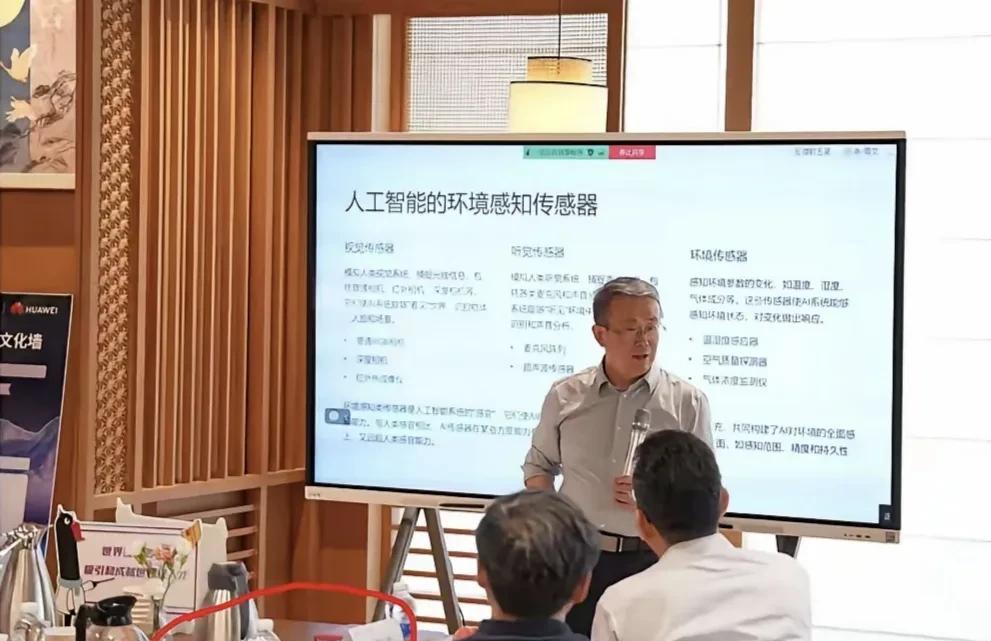 项立刚讲课没说清，引来一片批评声！被人质疑爆粗口，作为网红不应当！
苍狼看到小项