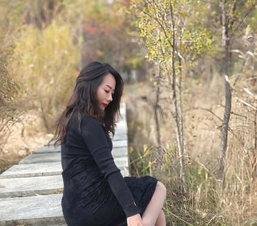 感情里最残忍的真相：任何人都不会因为你爱他而来爱你，对方只会因为你优秀而来爱你<