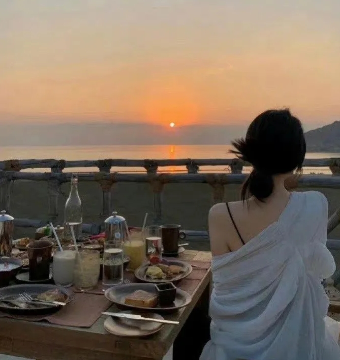男人好色

今天午休时
办公室几位少妇说悄悄话
有关男人的问题
这几天有点热
阿