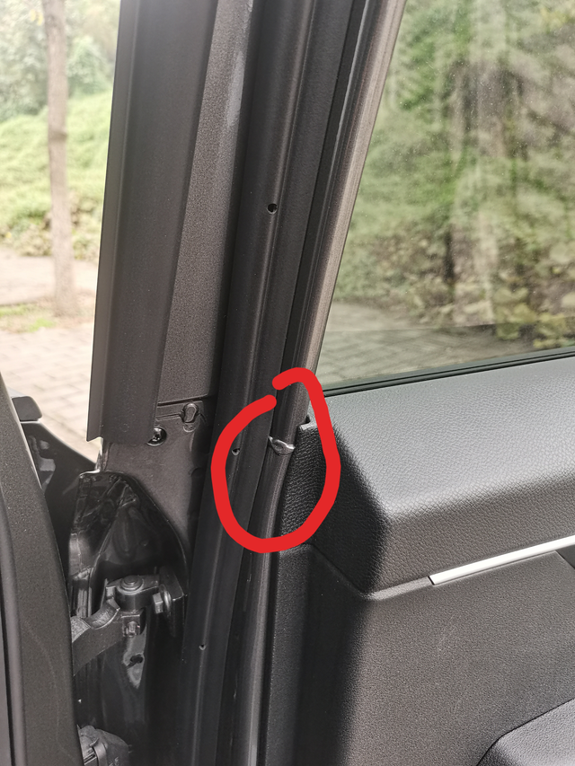 4代帝豪手动档超越版
车门这个焊疤正常吗
落地58000，开了2200KM，表显