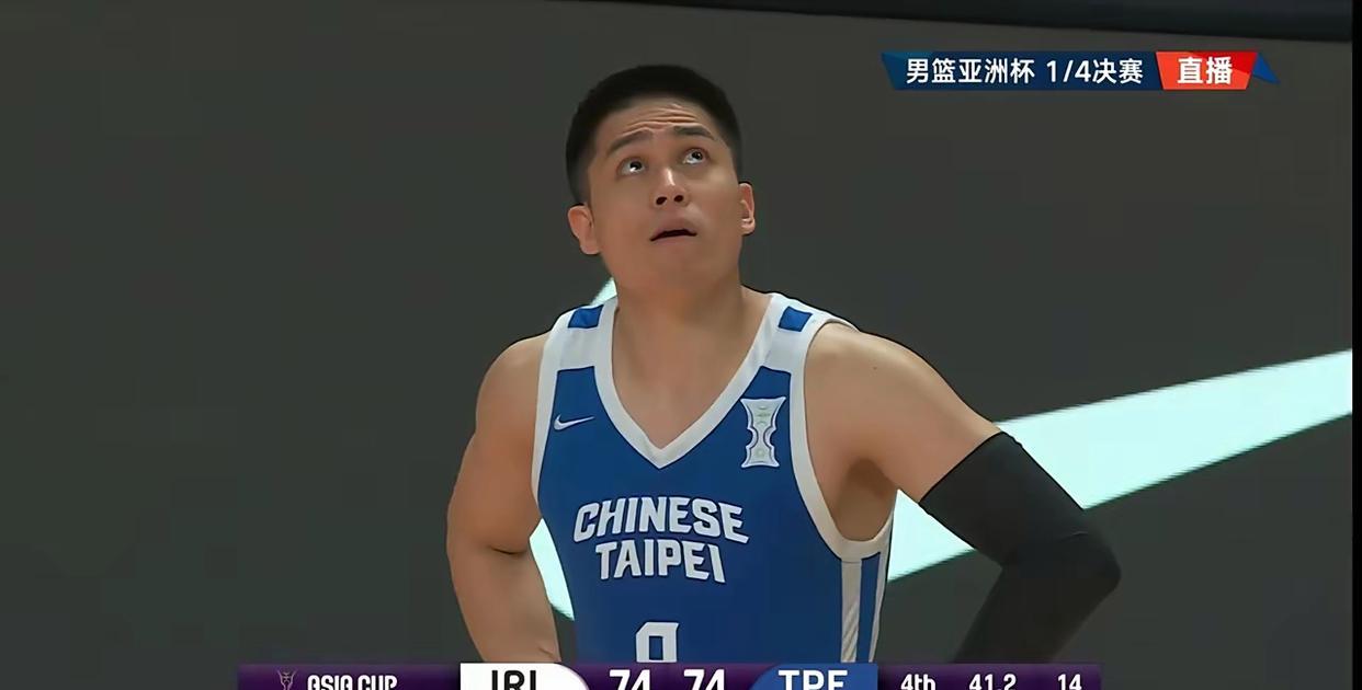 陈晓佳最后两罚一中，比分定格在102比104，江苏队输了。
这个球把问题全摊开：