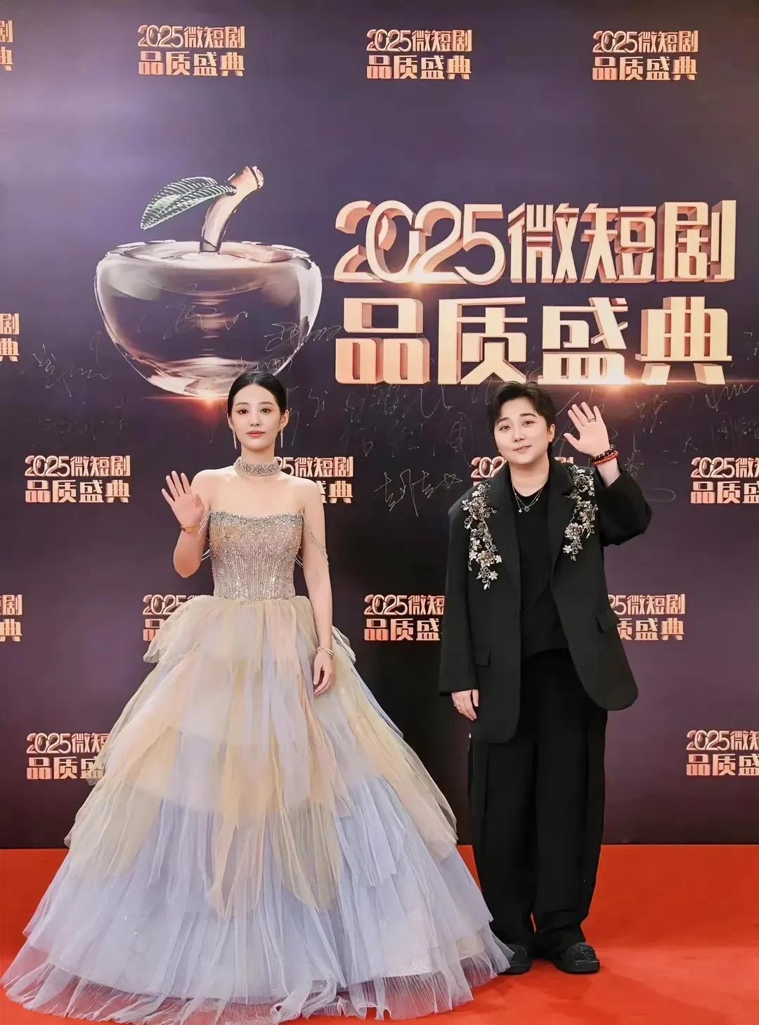 不想当老板的员工
不是好员工
27岁的短剧女王徐艺真，就深知这一道理。走红的她，
