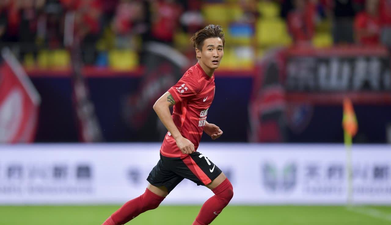 周定洋和罗慕洛选择了站队徐正源，他俩都是球队的核心，还是队长，许多球迷不愿意看到