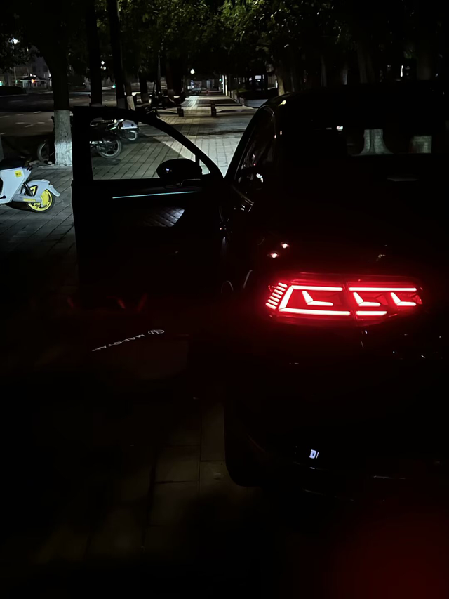 行驶有坡度的地方有胶垫嗝的声音
行驶速度在10-20码左右有坡度的路段或者减速带