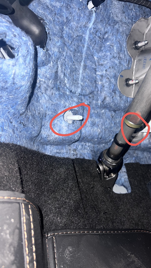 轩逸这么丐的吗
油门前面那两颗螺丝是啥，大佬们你们有吗，怎么里面像毛坯房一样