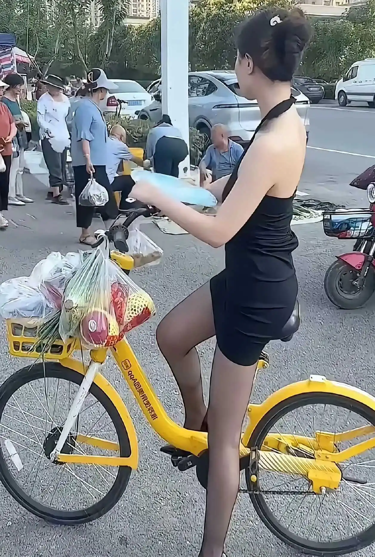 骑自行车穿什么服装最合适？