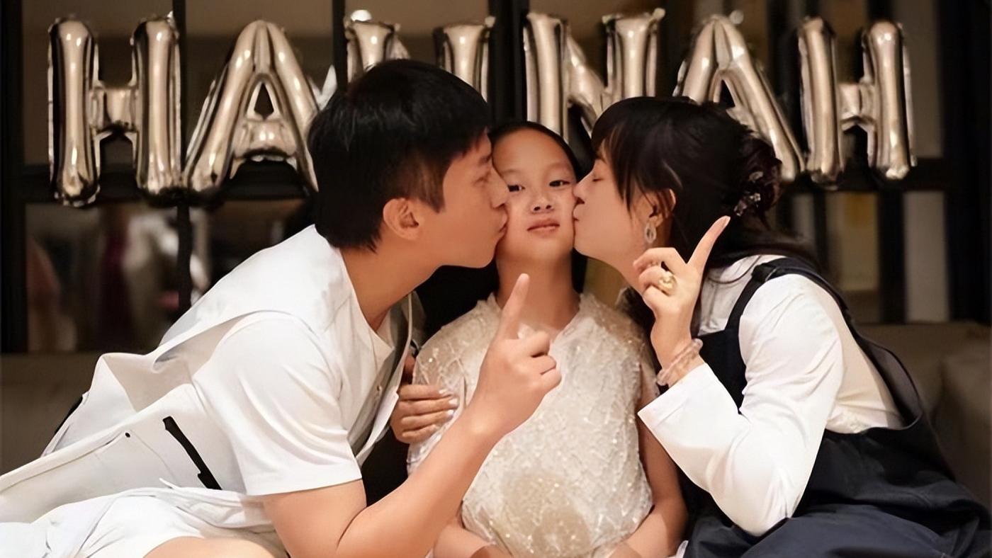 邓超孙俪家年度大戏，11岁小花生日逆袭，成功摆脱 “亲脸封印”