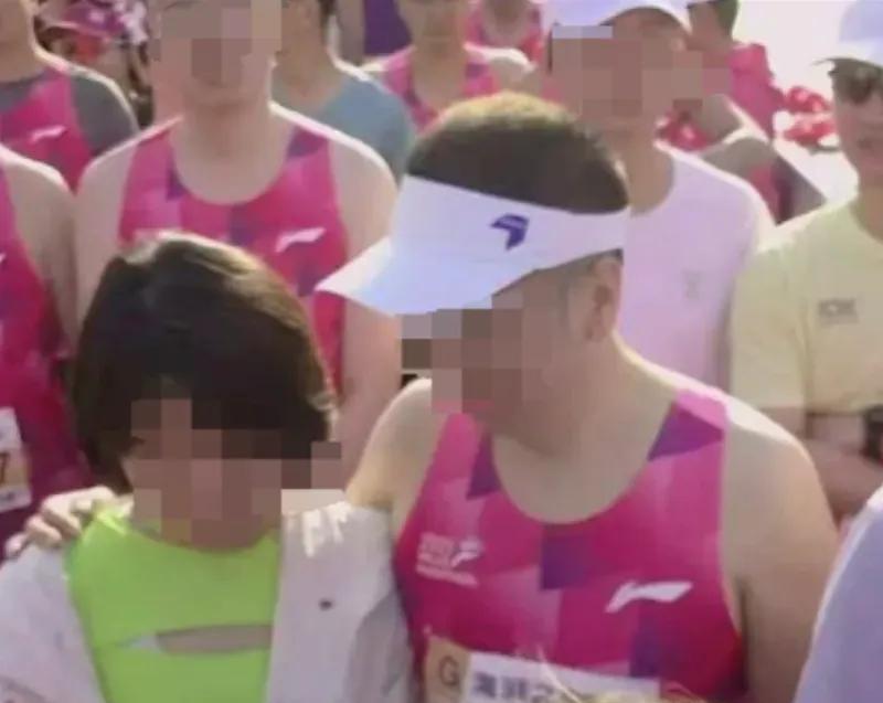 已经确认了！“马拉松野鸳鸯”一事就是谣言，造谣者为了泄私愤故意捏造！
事情是这样