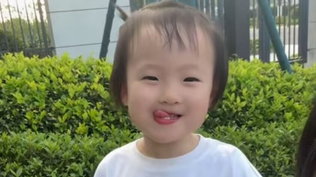 王思聪私生女迎2岁生日，孩子妈豪送188平江景房，闪闪地包天明显