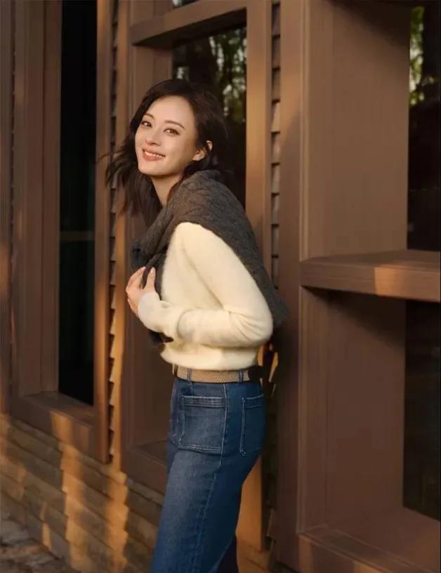 孙俪这是又美回来了！自从剪了短发之后，就一直被各种吐槽。但是没想到，当她把头发留