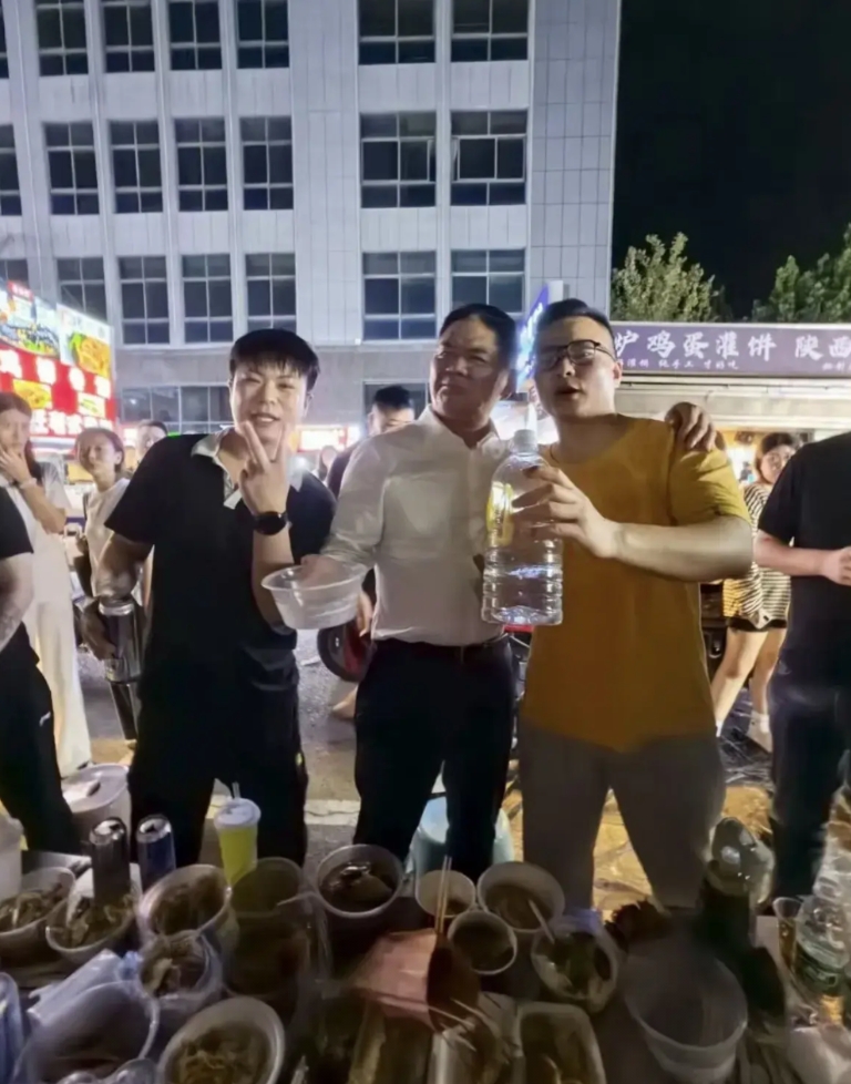 京东东哥回宿迁了。
三件事，其实应该说两件事。1，宿迁开四家京东平价折扣超市8月