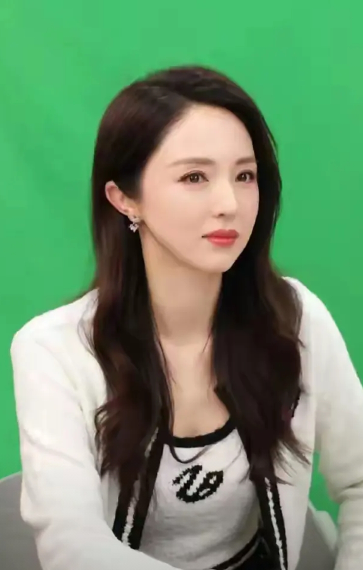 早前的董璇角色很出名
因为雪花女神龙一角出名
但是之前也没有一直出现在大众面前