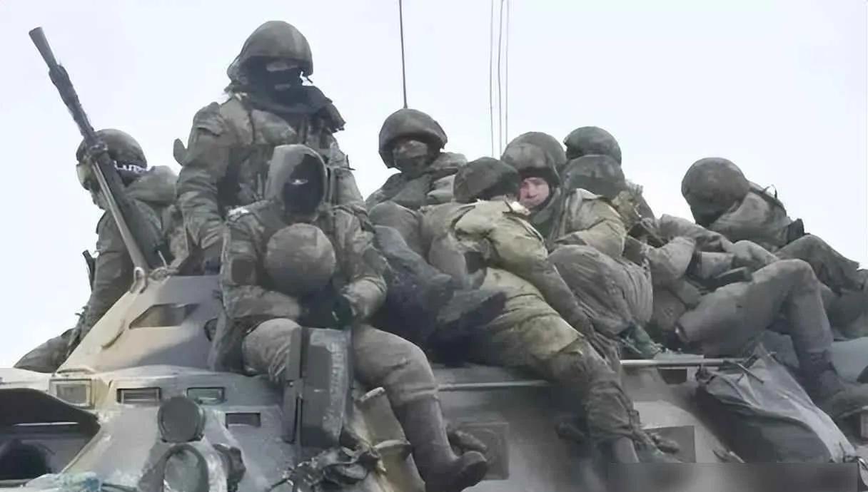 #伊拉克遭袭# 伊拉克百万大军溃退，千车成灰，哑弹威胁三十年！
1990年8月2