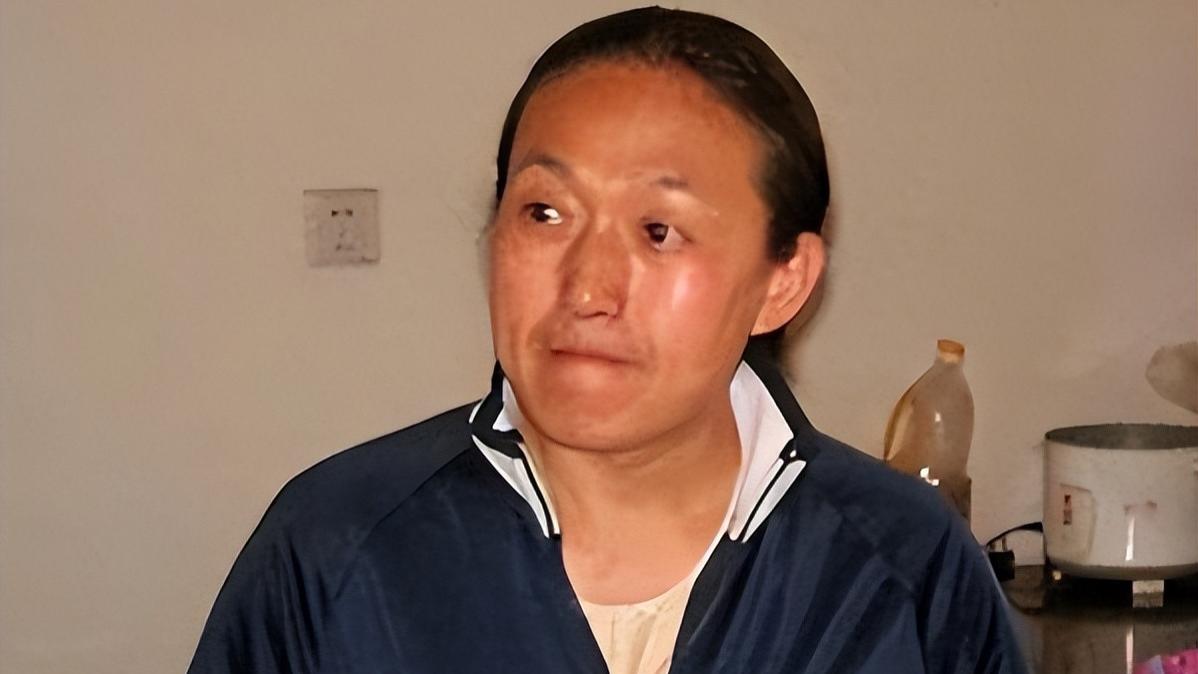 她曾获 9 枚金牌，却惨遭教练下药致终身不育，退役后沦为搓澡工