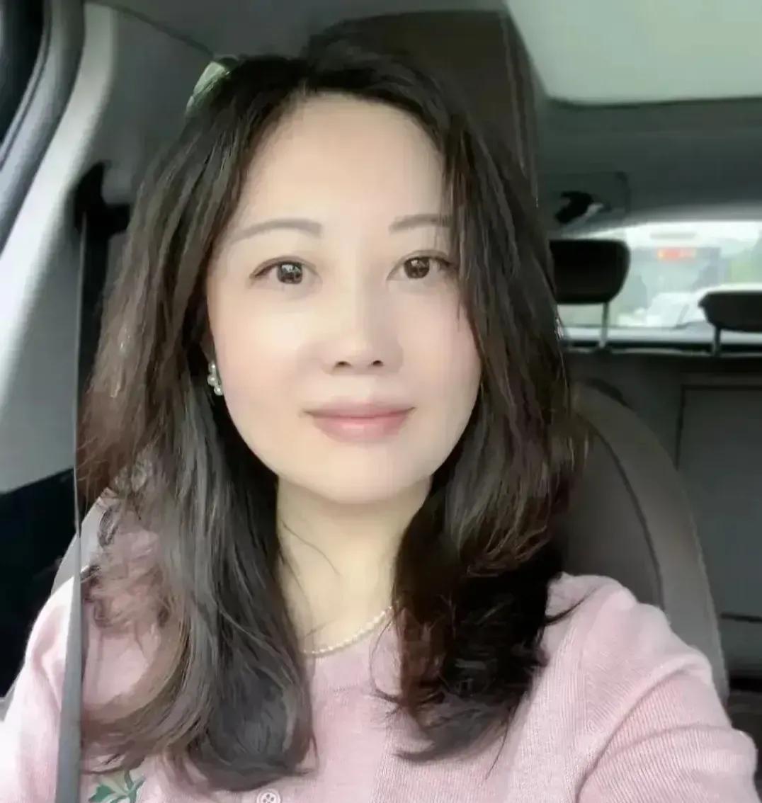 如果你的孩子马上要读初三了
①夫妻不要吵架
②休息日就别想着去打牌了，多陪陪孩子