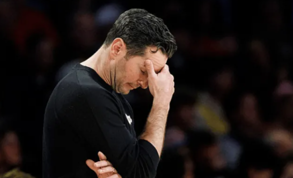 NBA常规赛，湖人对阵国王的全场比赛已结束，湖人112-124负于国王。
据赛后