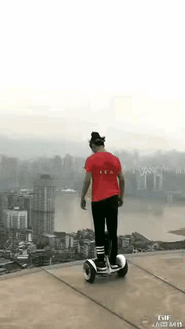 他在疯狂的敲打阎王爷的窗户[黑线]
