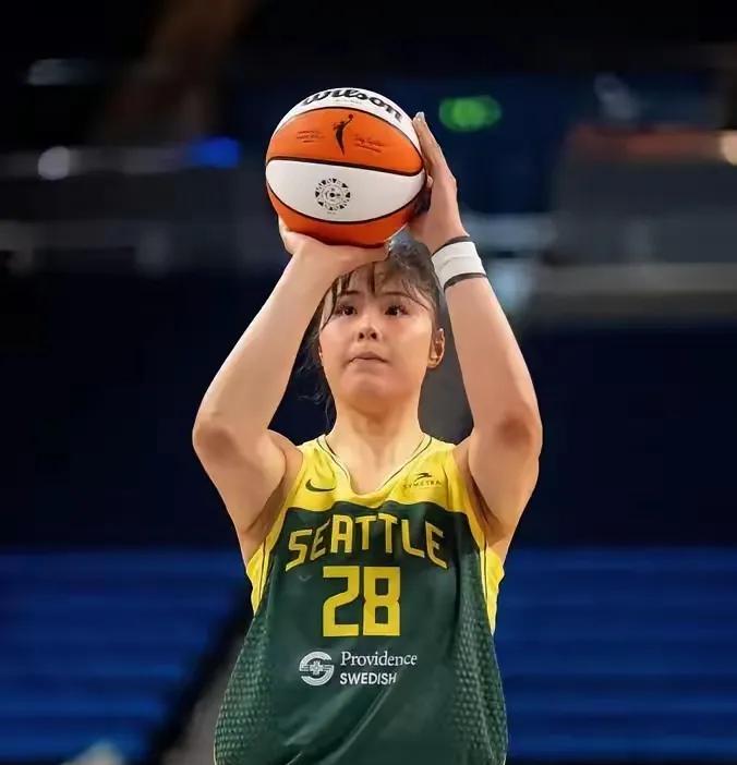 李月汝要回国了吗？
在美国WNBA，她得不到上场时间，得不到尊重，垃圾时间上去干