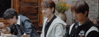 快乐老友记名场面！王铮亮边担忧胃容量边忍不住咽口水太真实 ​​​