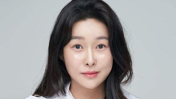 韩女星开网店，半年销售额80亿韩元，因卖奢牌赠品引争议