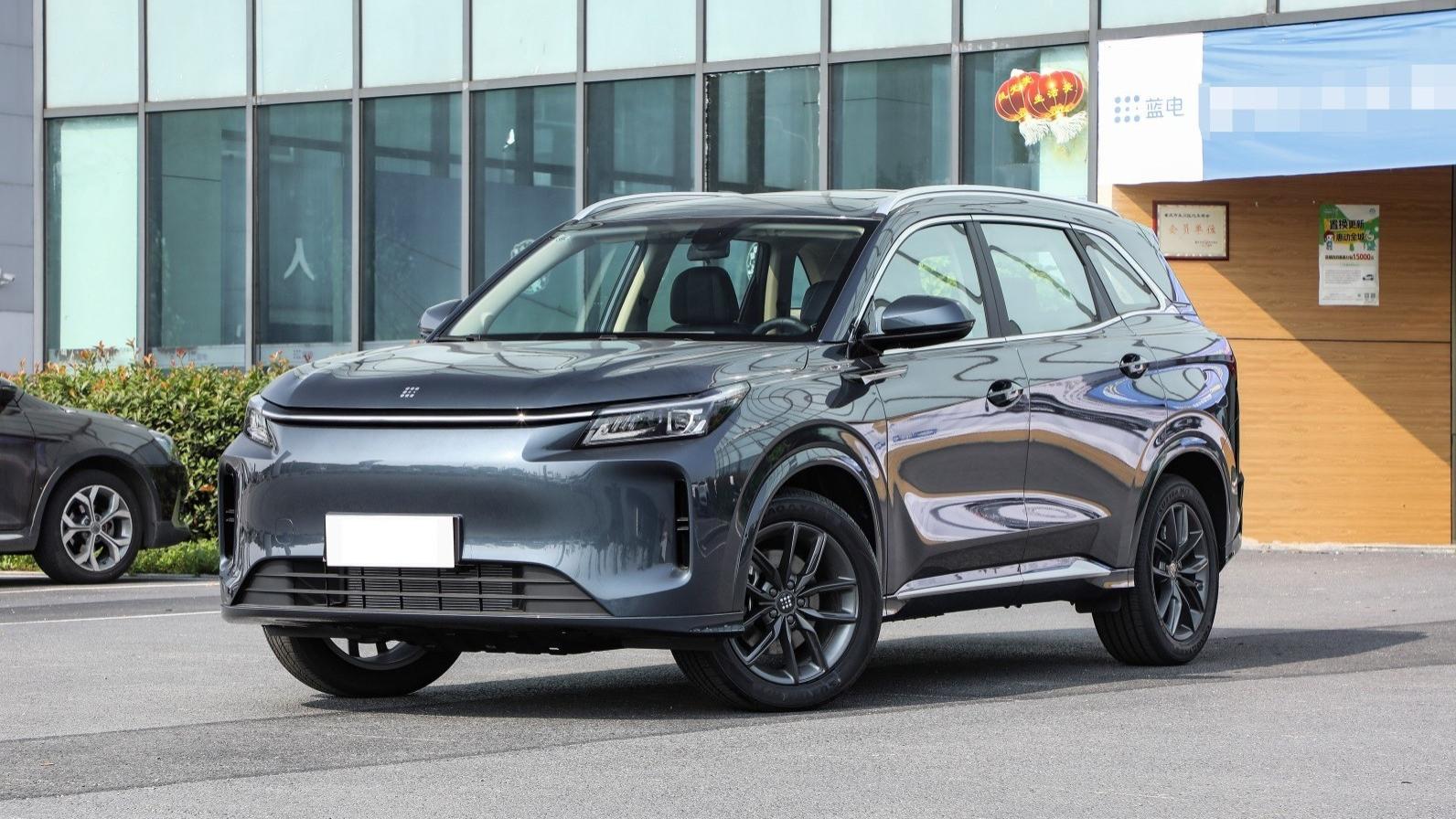 这款中型插混SUV不足10万起！还可选七座布局，综合续航1300公里