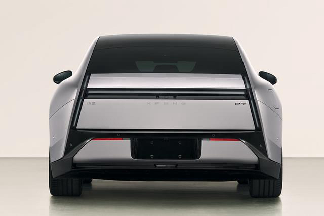 这几条黑线也太丑了吧
刚开始看预告片的时候觉得帅炸…
目前有两台燃油车，在新能源