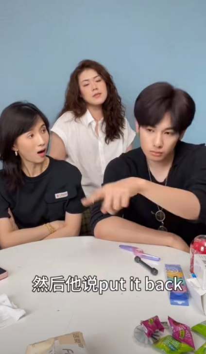 这段也给我听生气了
要是我遇上，没准真就窝窝囊囊的听那个店员的话了……啥时候能像