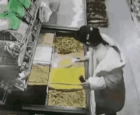 这种人是专门去超市搞破坏的吗？