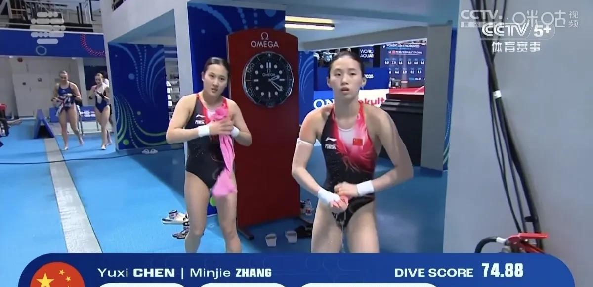 陈芋汐/掌敏洁轻松获得预赛第一，晋级女子双人十米跳台决赛！
     今天，20