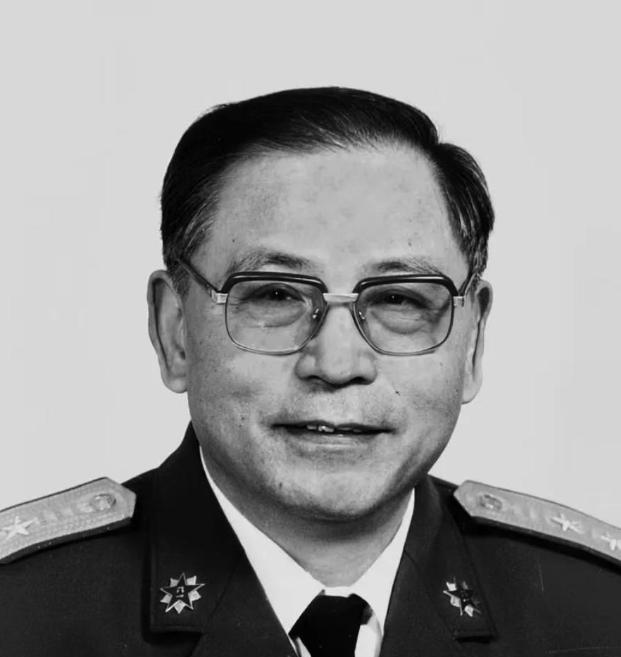 1950年，粟裕正在汇报工作，门突然被撞开。李克农冲进来，声音发颤：“粟裕同志，