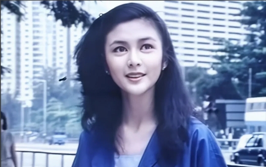 关之琳年轻时也太漂亮了，果然媒体没有骗人，她真的配得上湘江第一美女的称号。看她这