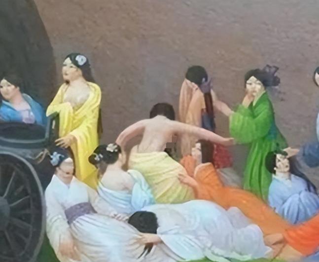 许多人以为殉葬就是活人被强行推进地宫，在封闭后哭喊绝望，事实上，为了生存，他们可