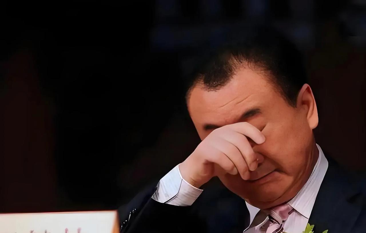 万达广场绝对是赚钱的，为何要卖掉呢？
在成都一环路，万达广场与天街正对着，万达广