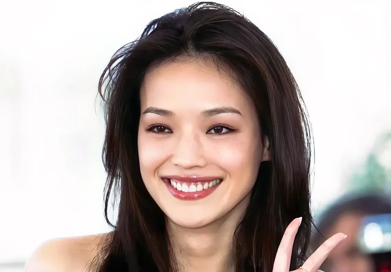很多人都问，
为什么舒淇结婚9年却没有生一个孩子？

其实舒淇曾经说过：“