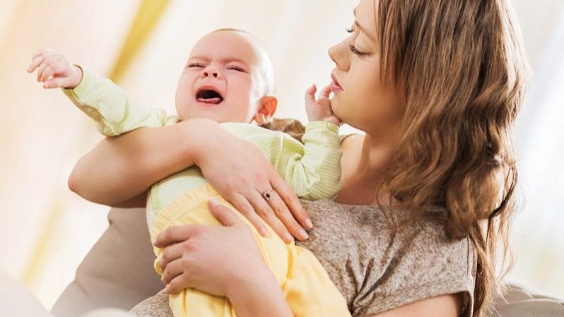 告别“抱走哄睡”，引导宝宝自主入睡的实用指南