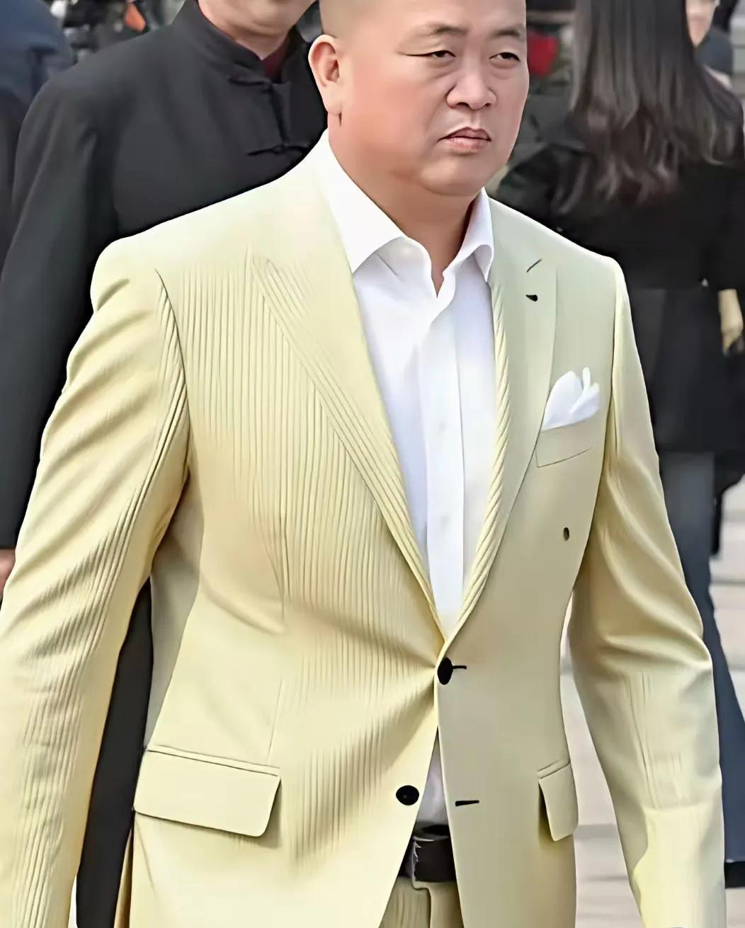 释永信放下股权后或许更自在了。
他不再需要签少林无形资管的文件，也无需回应商业纠