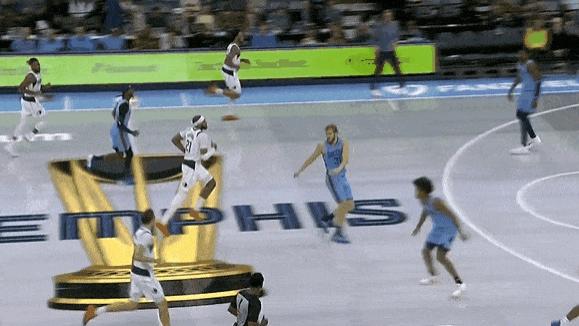 弗拉格转换中杀出一条血路，迎着兰代尔打板上篮命中