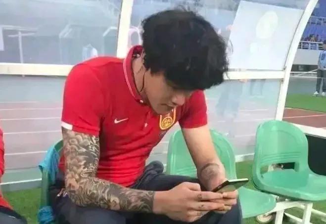 纹身的流行，是在远洋的海员身上，那时都是帆船，遇到大风浪容易出事故，难免会有人员