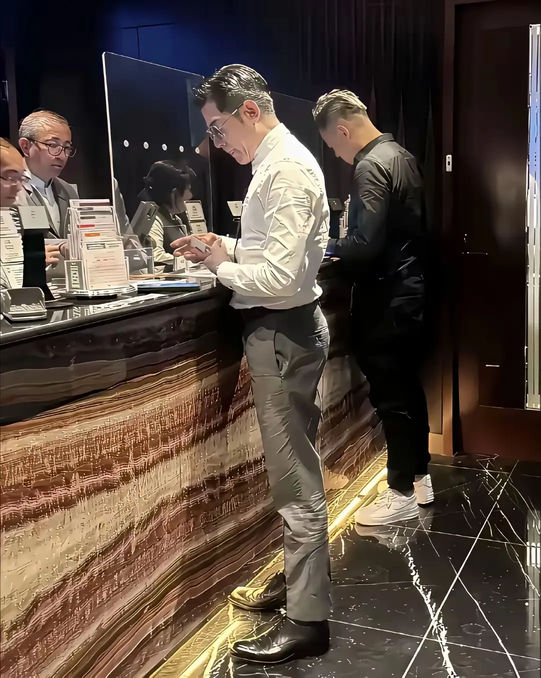 郭富城真的不显老，很帅气
