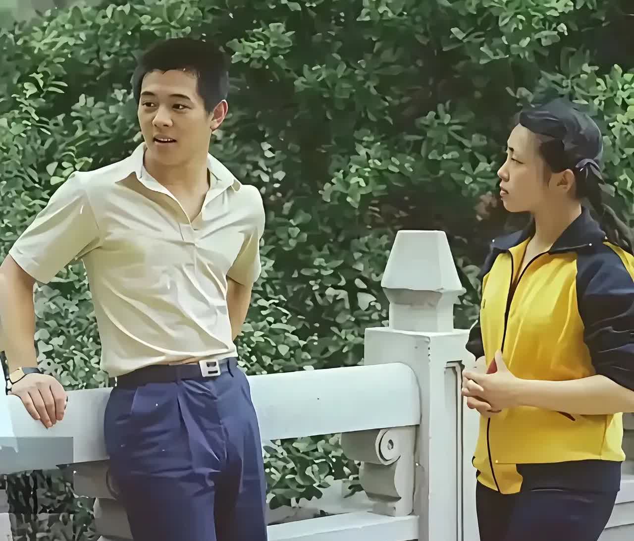 李连杰不看黄秋燕，
利智不看李连杰，
都是强扭的瓜！