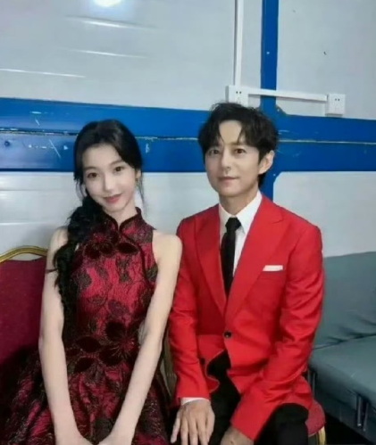 看见他的手生图，真切地感受到何老师老了 ​​​