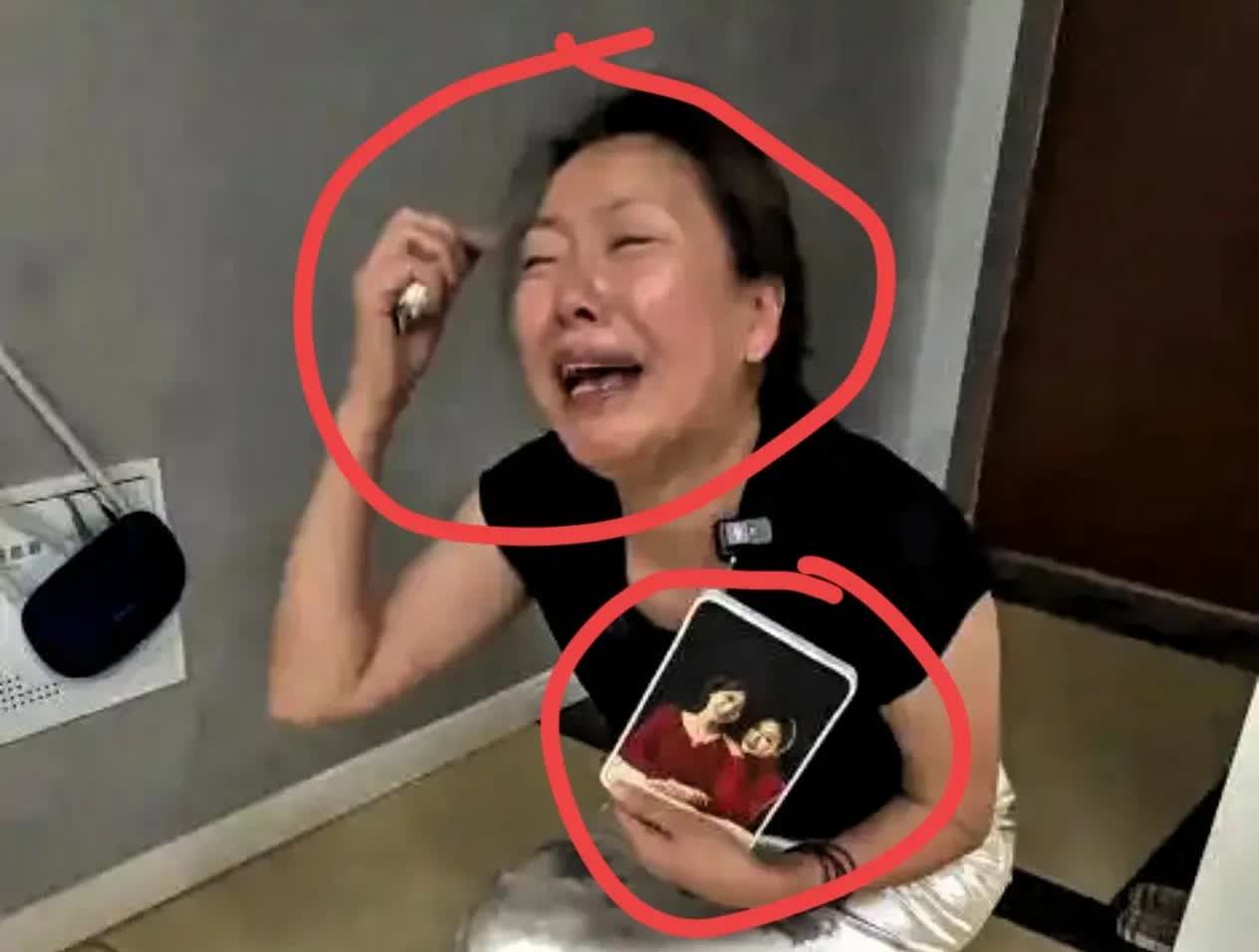 女孩家门口被害，27岁没谈过恋爱，母亲见到遗体时头上还有刀
成都女儿紫雅被杀，