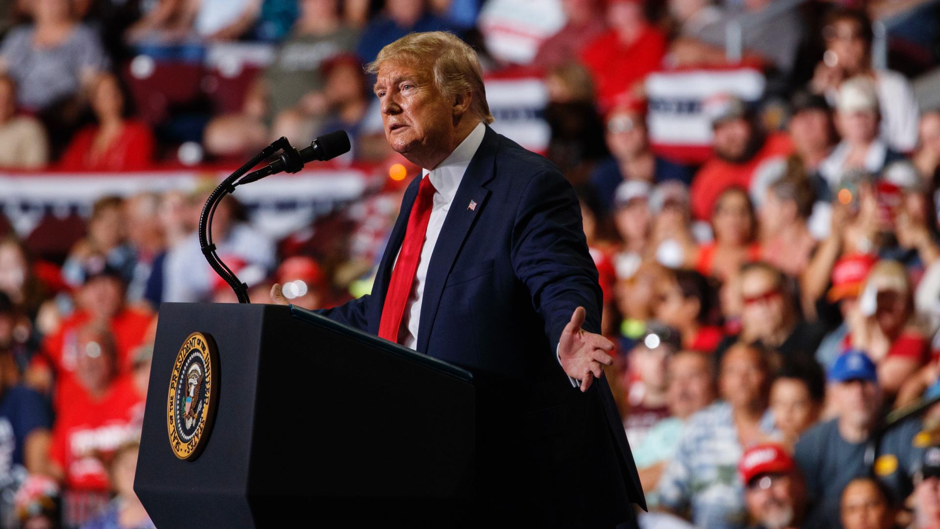 特朗普麻烦来了！7个关键州支持率全负触底，2026中期大选要丢席位