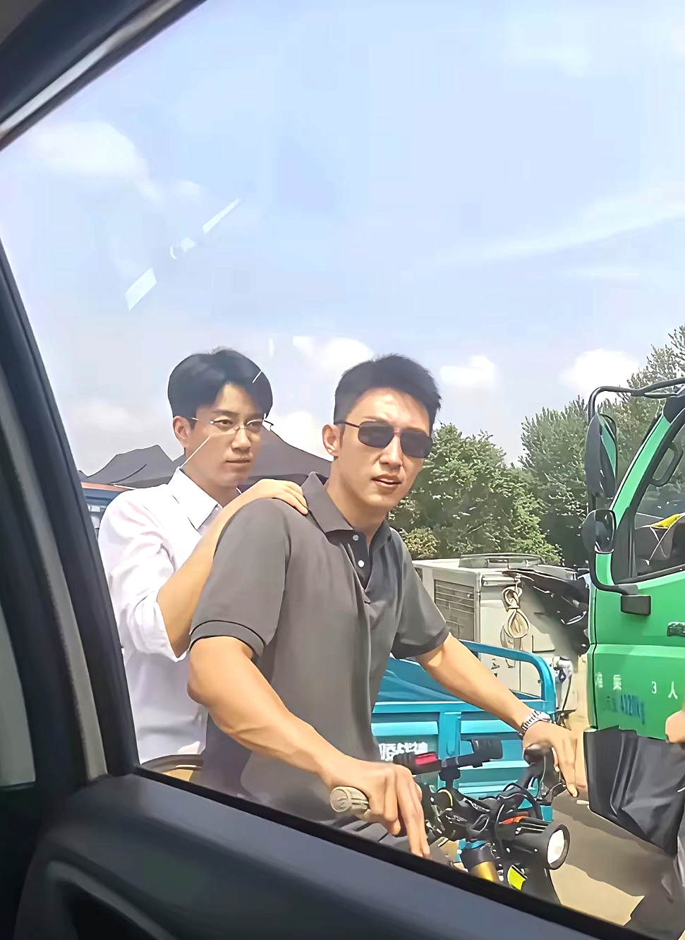 好像是个大明星