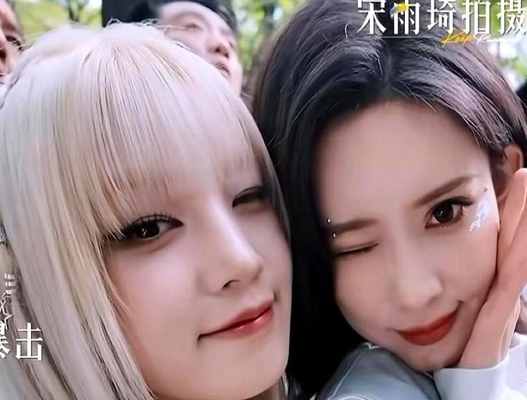 孟子义为了气我什么都干的出来# 孟子义在综艺节目中，与其她女艺人的肢体互动不断。