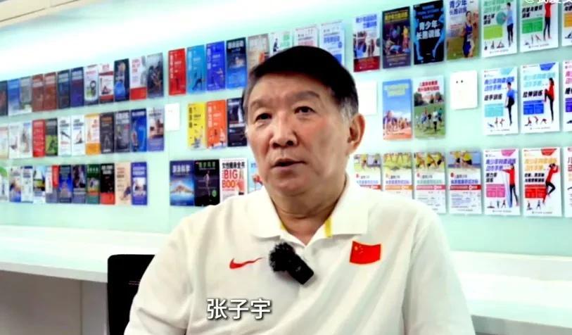 宫鲁鸣：张子宇身高有优势，很聪明，但需加强对抗。



最近，国家队主教练宫鲁鸣