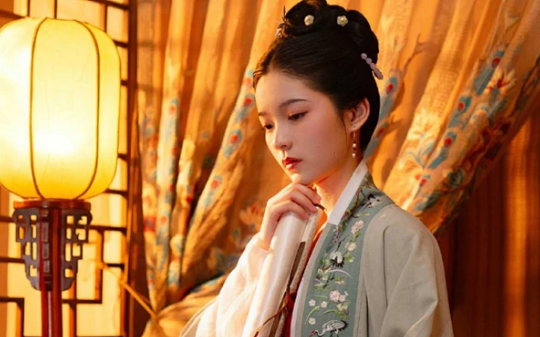 他为白月光斥我下毒关天牢，西凉世子携证据救我，这场情债我不讨了