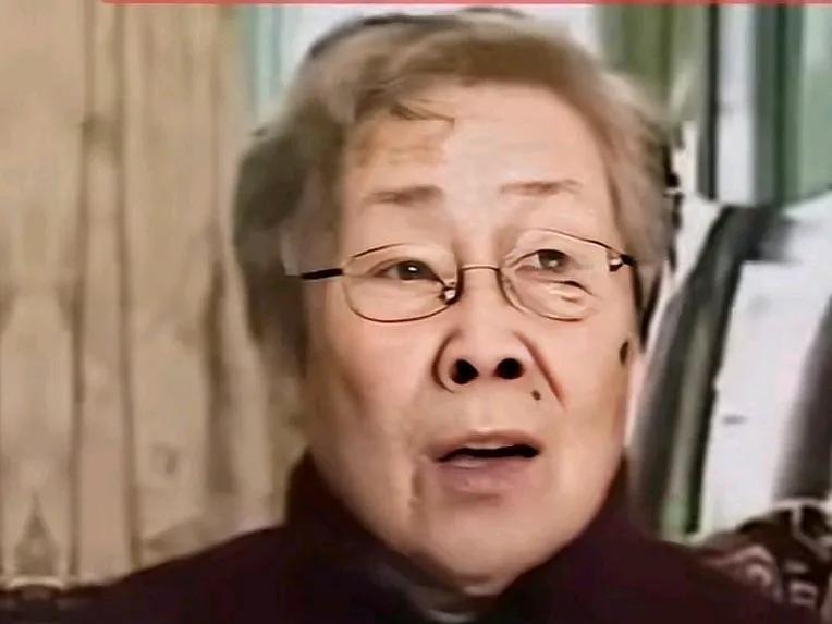 杜建英的长子和王树珍还真像啊！
宗庆后妈妈也真是有福气，有媒体报道今年她已经10