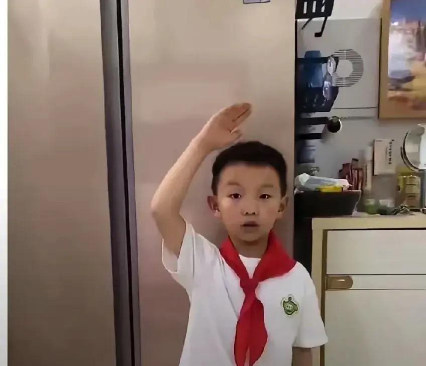 熊磊把他儿子的名字给改了，不叫以前的郭谏言，熊磊为什么把孩子名字改了呢……

